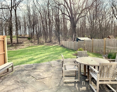 32 Oak Street - Photo Thumbnail 1