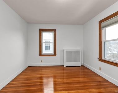 23 Thompson Place - Photo Thumbnail 3