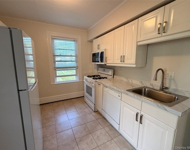 13-15 Cherry Avenue - Photo Thumbnail 13