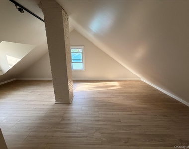 13-15 Cherry Avenue - Photo Thumbnail 18