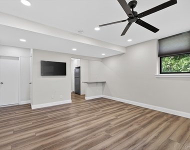 319 Main Street - Photo Thumbnail 11