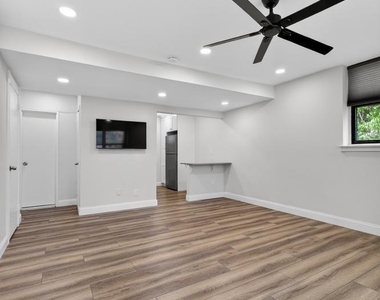 319 Main Street - Photo Thumbnail 12