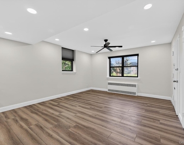 319 Main Street - Photo Thumbnail 3