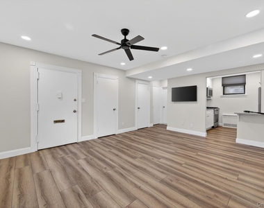 319 Main Street - Photo Thumbnail 5