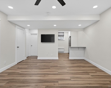 319 Main Street - Photo Thumbnail 10