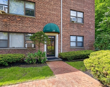 319 Main Street - Photo Thumbnail 20
