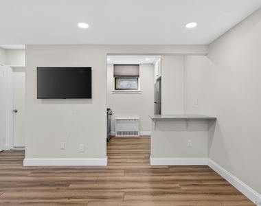319 Main Street - Photo Thumbnail 9