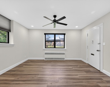 319 Main Street - Photo Thumbnail 2