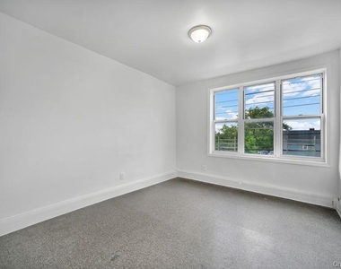 10104 32nd Avenue - Photo Thumbnail 6