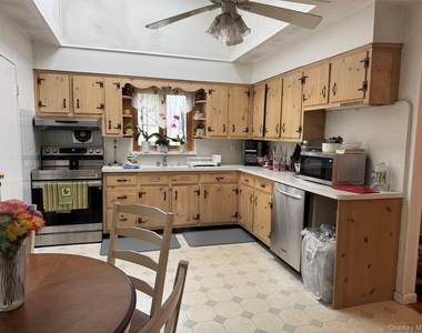 32 Brooklyn Street - Photo Thumbnail 1