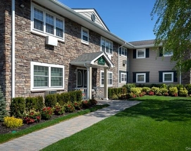 819 Long Island Avenue - Photo Thumbnail 1