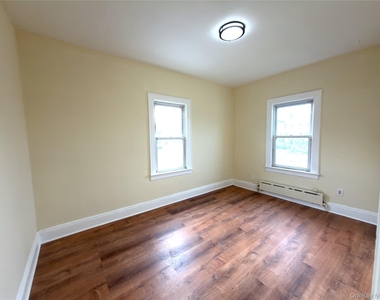 517 Laurelton Blvd - Photo Thumbnail 16