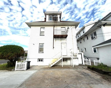 517 Laurelton Blvd - Photo Thumbnail 5