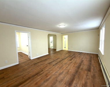 517 Laurelton Blvd - Photo Thumbnail 8