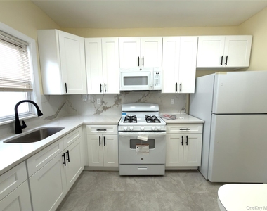 517 Laurelton Blvd - Photo Thumbnail 11