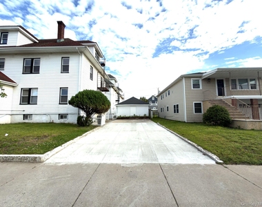 517 Laurelton Blvd - Photo Thumbnail 6