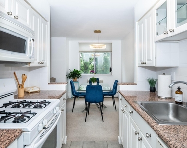 14 Nosband Avenue - Photo Thumbnail 9