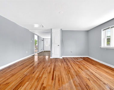 58 Samsondale Avenue - Photo Thumbnail 13