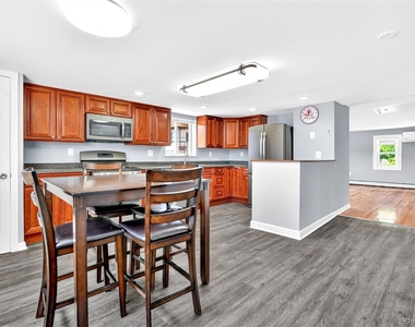 58 Samsondale Avenue - Photo Thumbnail 5