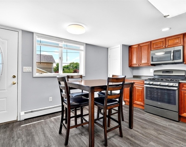 58 Samsondale Avenue - Photo Thumbnail 6