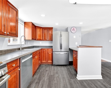 58 Samsondale Avenue - Photo Thumbnail 8