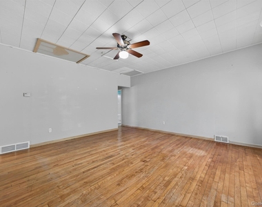 4 Montgomery Road - Photo Thumbnail 2