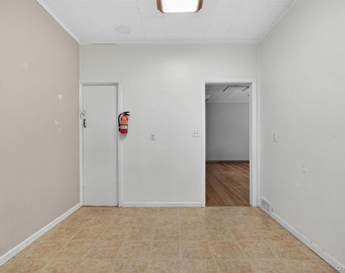 4 Montgomery Road - Photo Thumbnail 6