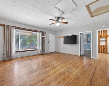 4 Montgomery Road - Photo Thumbnail 4