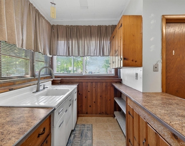 4 Montgomery Road - Photo Thumbnail 8