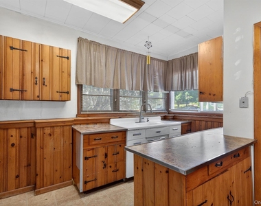 4 Montgomery Road - Photo Thumbnail 7