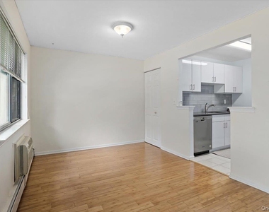 555 Central Park Avenue - Photo Thumbnail 4
