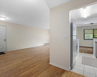 555 Central Park Avenue - Photo Thumbnail 8