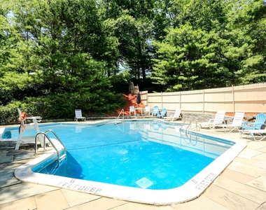 555 Central Park Avenue - Photo Thumbnail 17
