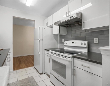 555 Central Park Avenue - Photo Thumbnail 6