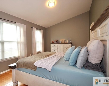 6 Marcinczyk Avenue - Photo Thumbnail 12