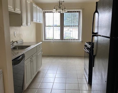 321 Sharon Garden Court - Photo Thumbnail 7