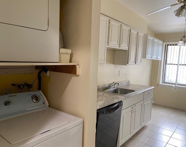 321 Sharon Garden Court - Photo Thumbnail 8