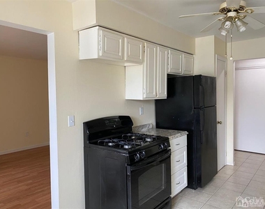 321 Sharon Garden Court - Photo Thumbnail 4