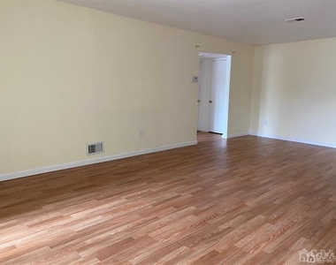 321 Sharon Garden Court - Photo Thumbnail 2
