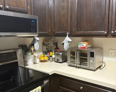 4403 Aberdeen Drive - Photo Thumbnail 5