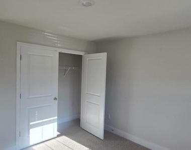 52 Aloma Street - Photo Thumbnail 8