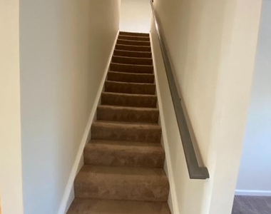 697 Rivanna Run - Photo Thumbnail 20