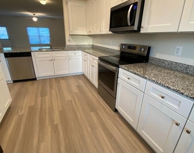 697 Rivanna Run - Photo Thumbnail 5