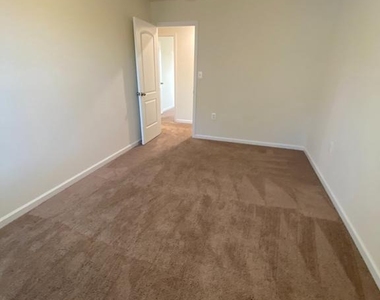 697 Rivanna Run - Photo Thumbnail 38
