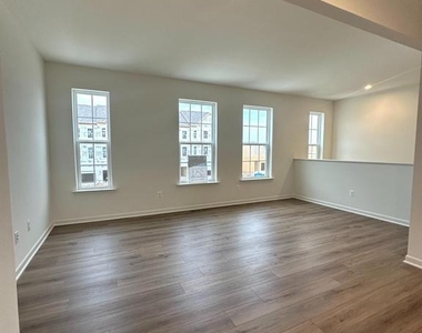 93 Stafford Pl - Photo Thumbnail 16