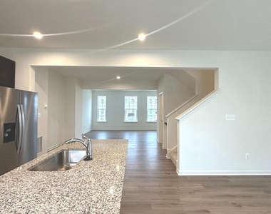 93 Stafford Pl - Photo Thumbnail 15