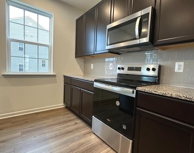 93 Stafford Pl - Photo Thumbnail 11