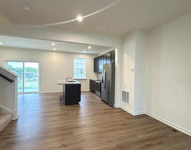 93 Stafford Pl - Photo Thumbnail 6