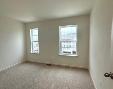 93 Stafford Pl - Photo Thumbnail 24