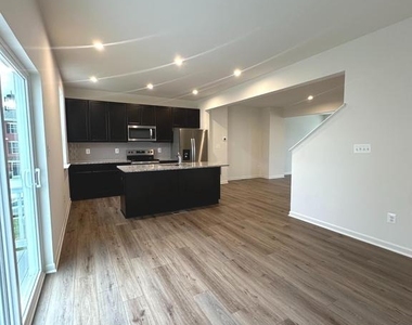 93 Stafford Pl - Photo Thumbnail 7